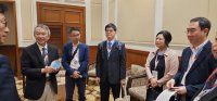 點選照片右側觀看下一張