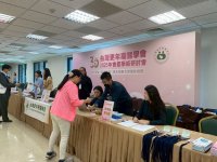 點選照片右側觀看下一張