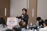 點選照片右側觀看下一張
